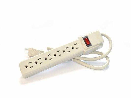 Tipo de extremo masculino personalizado NEMA 5-15P Protector de sobretensiones portátil de 6 tomas de corriente Estándar estadounidense ETL de la tira de alimentación para electrodomésticos
