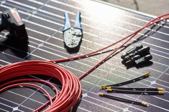 Cable de energía solar de cobre enlatado de 4 mm2 6 mm2 con certificación TUV y aislamiento XLPE